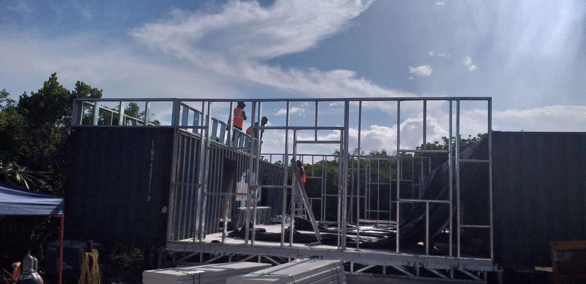 Steel-frame extension — Nassau